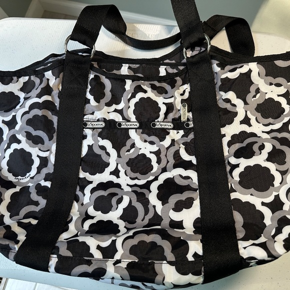 LeSportsac Large Shoulder Bag Purse Double Handles w/Metal Loops Black & White - Picture 3 of 15